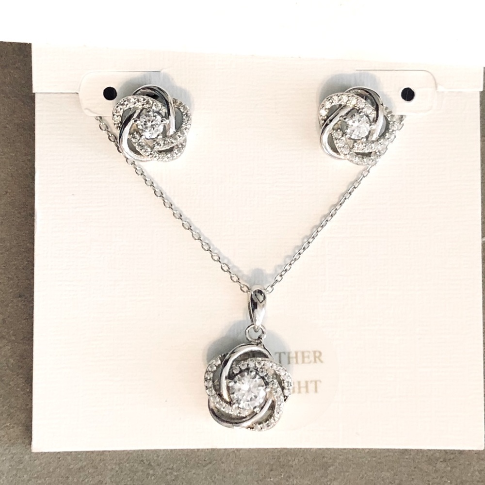 2 piece set Silver Crystal Necklace and Earrings